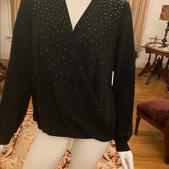 NWT Alfani Black V-Neck Embellished Blouse Size Medium - Picture 11 of 11